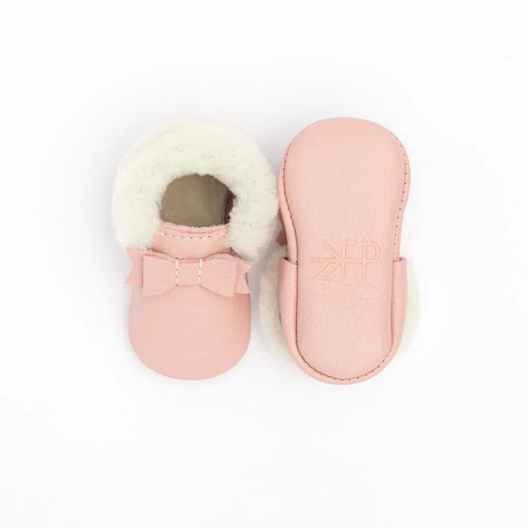 Freshly Picked Other - NIB! FRESHLY PICKED Blush Shearling Bow Moccs 4 5